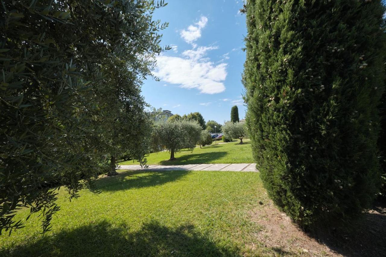 Appartamento Floriana Desenzano del Garda Eksteriør billede